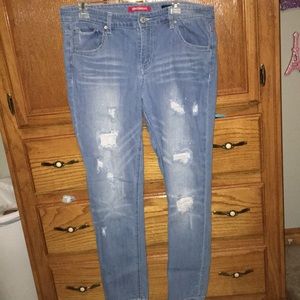 Light distressed jeans